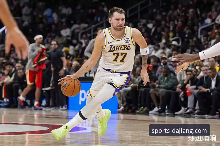 大江体育手机版观赛体验深度评测：湖人三巨头火力全开，东契奇43分盛宴如何呈现？